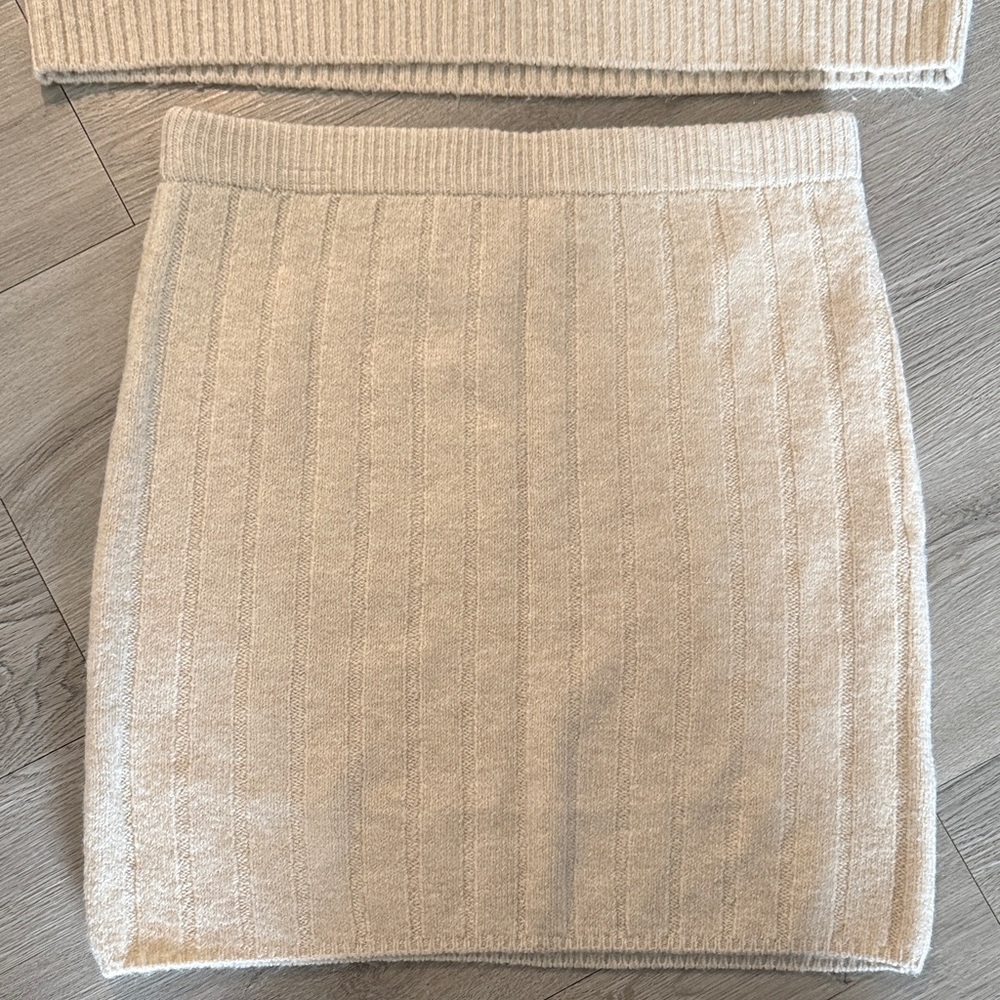 Chic Cream Ribbed Knit Skirt Set - Picture 2 of 7